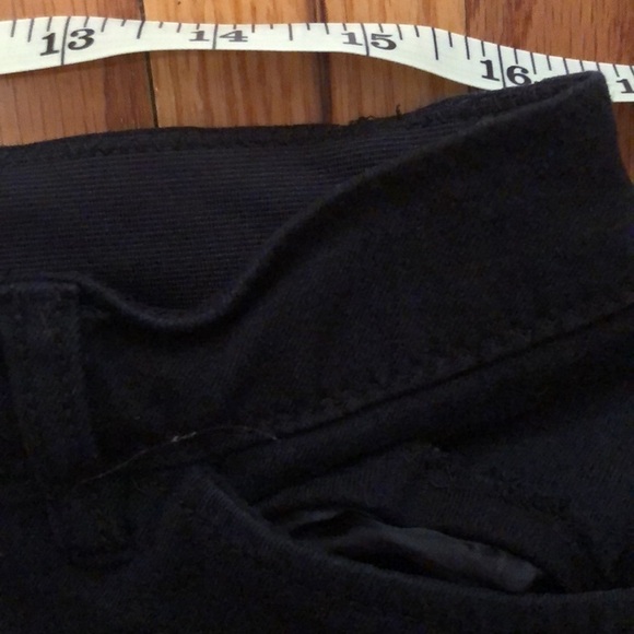 So Slimming by Chico’s Black Jeans Short - Picture 5 of 5